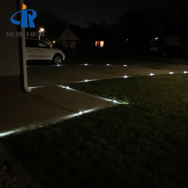 Plastic Solar Road Cat Eyes With Spike For Road Safety